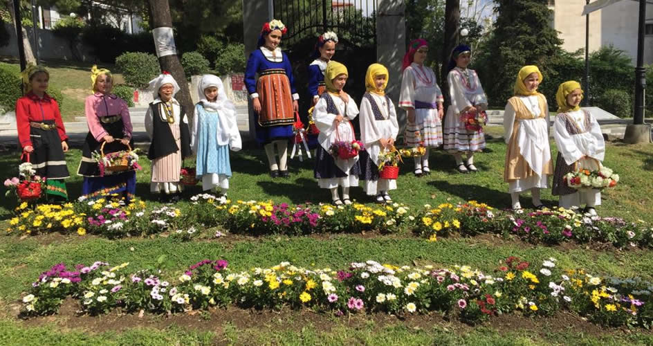 Ευχές από το Λύκειον των Ελληνίδων Λαμίας